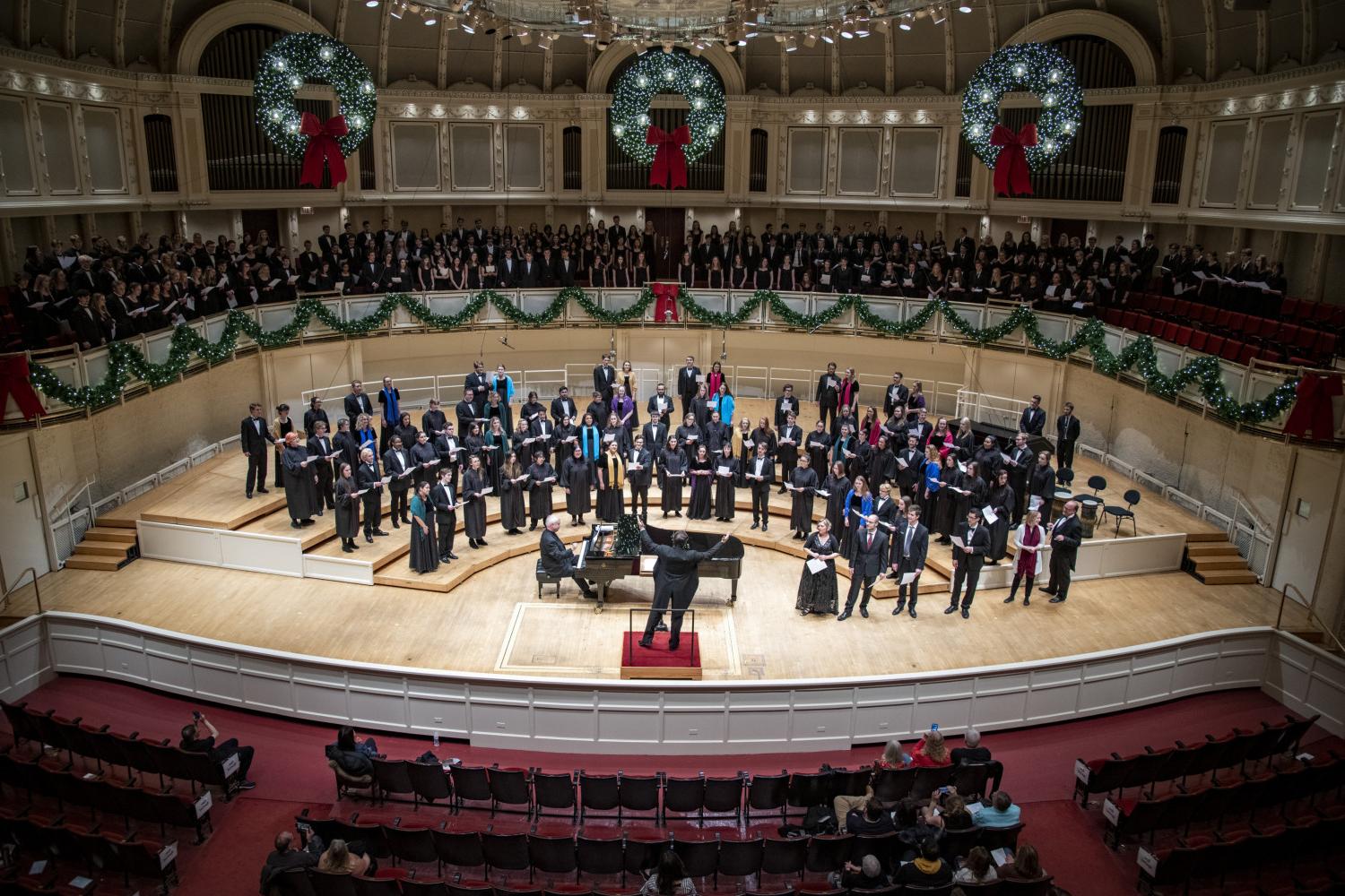 The <a href='http://news.plunkocity.com'>全球十大赌钱排行app</a> Choir performs in the Chicago Symphony Hall.
